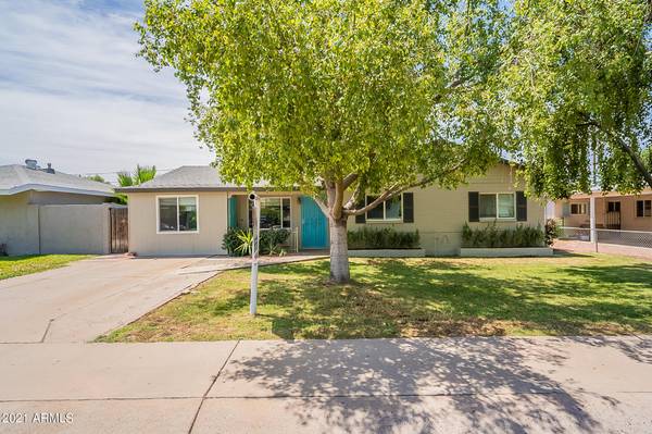 2511 E HIGHLAND Avenue, Phoenix, AZ 85016