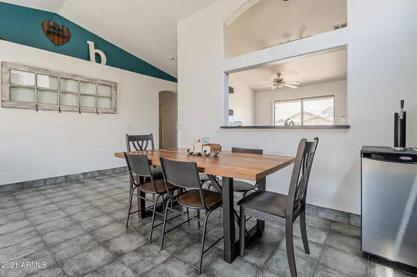 Apache Junction, AZ 85120,2033 S THUNDERBIRD Drive