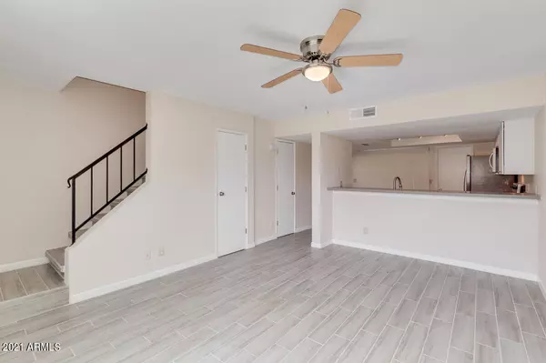 Phoenix, AZ 85024,19601 N 7TH Street #1106