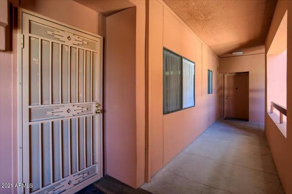 Phoenix, AZ 85032,12222 N PARADISE VILLAGE Parkway S #323