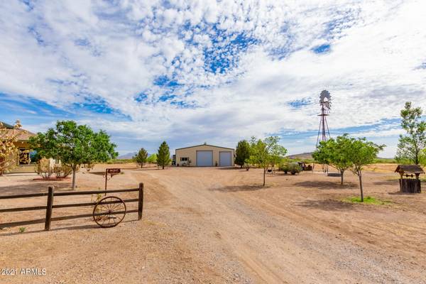 560 E Circle B Road,  Willcox,  AZ 85643