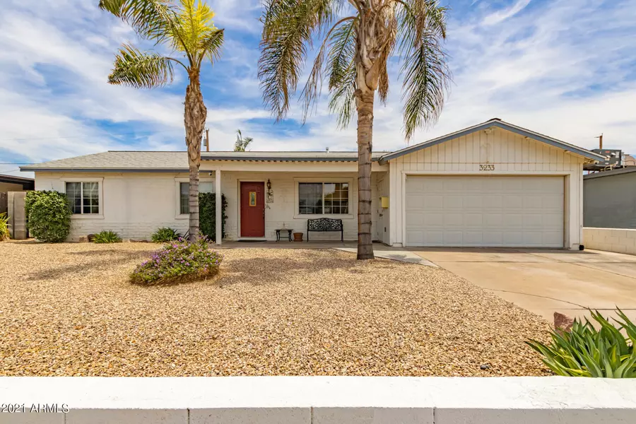 3233 W ALTADENA Avenue, Phoenix, AZ 85029