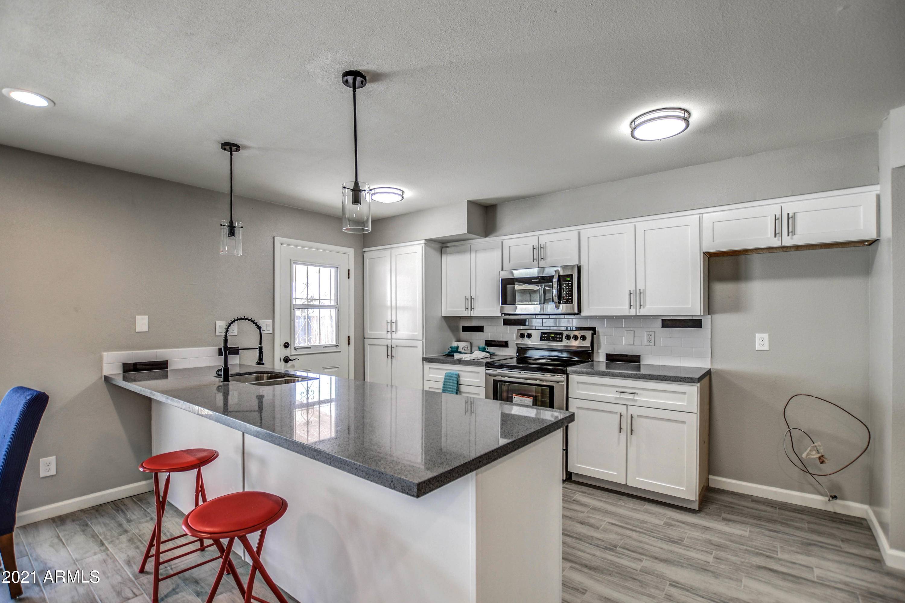 Phoenix, AZ 85029,3337 W YUCCA Street