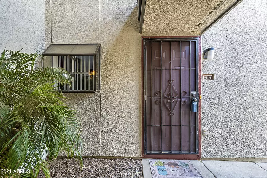 3330 W DANBURY Drive #E101, Phoenix, AZ 85053