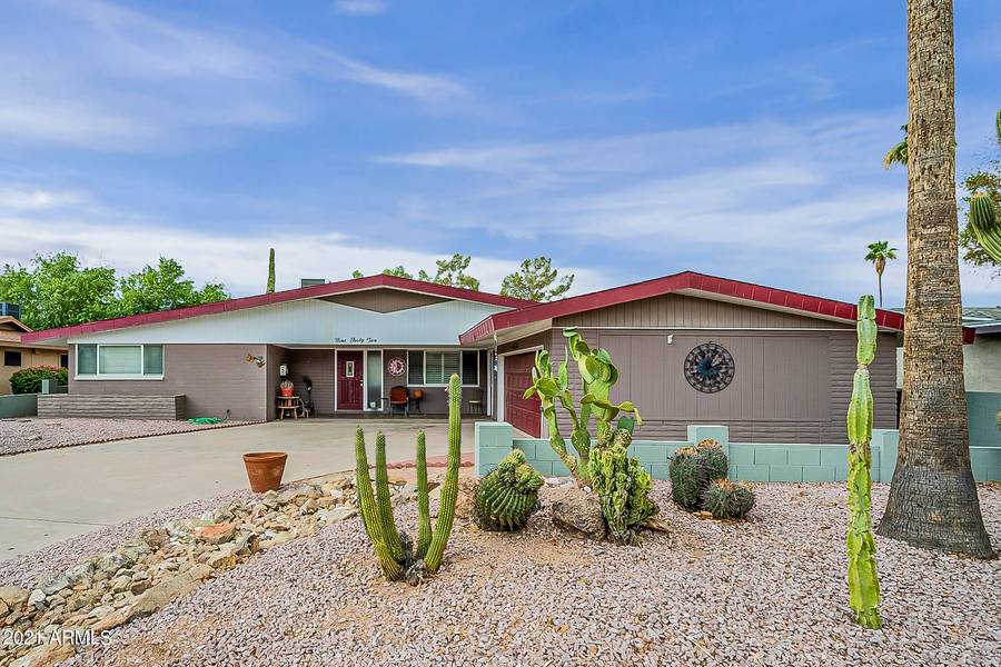 942 S SARANAC Avenue, Mesa, AZ 85208