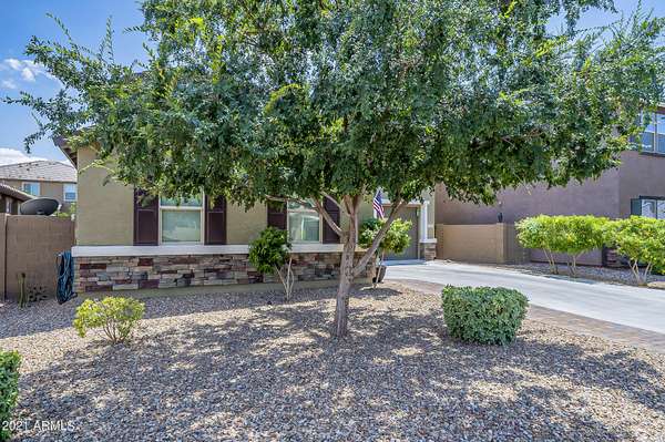 San Tan Valley, AZ 85143,761 W DESERT HOLLOW Drive