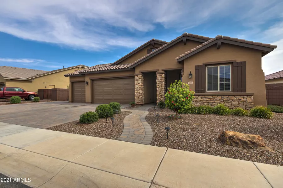 1037 W PAGODA Avenue, San Tan Valley, AZ 85140