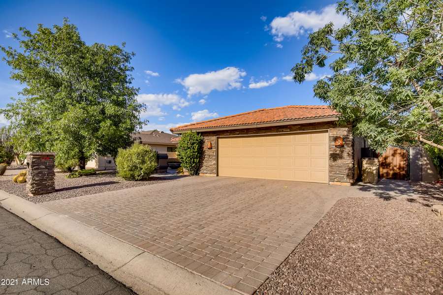 26029 S HOLLYGREEN Drive, Sun Lakes, AZ 85248