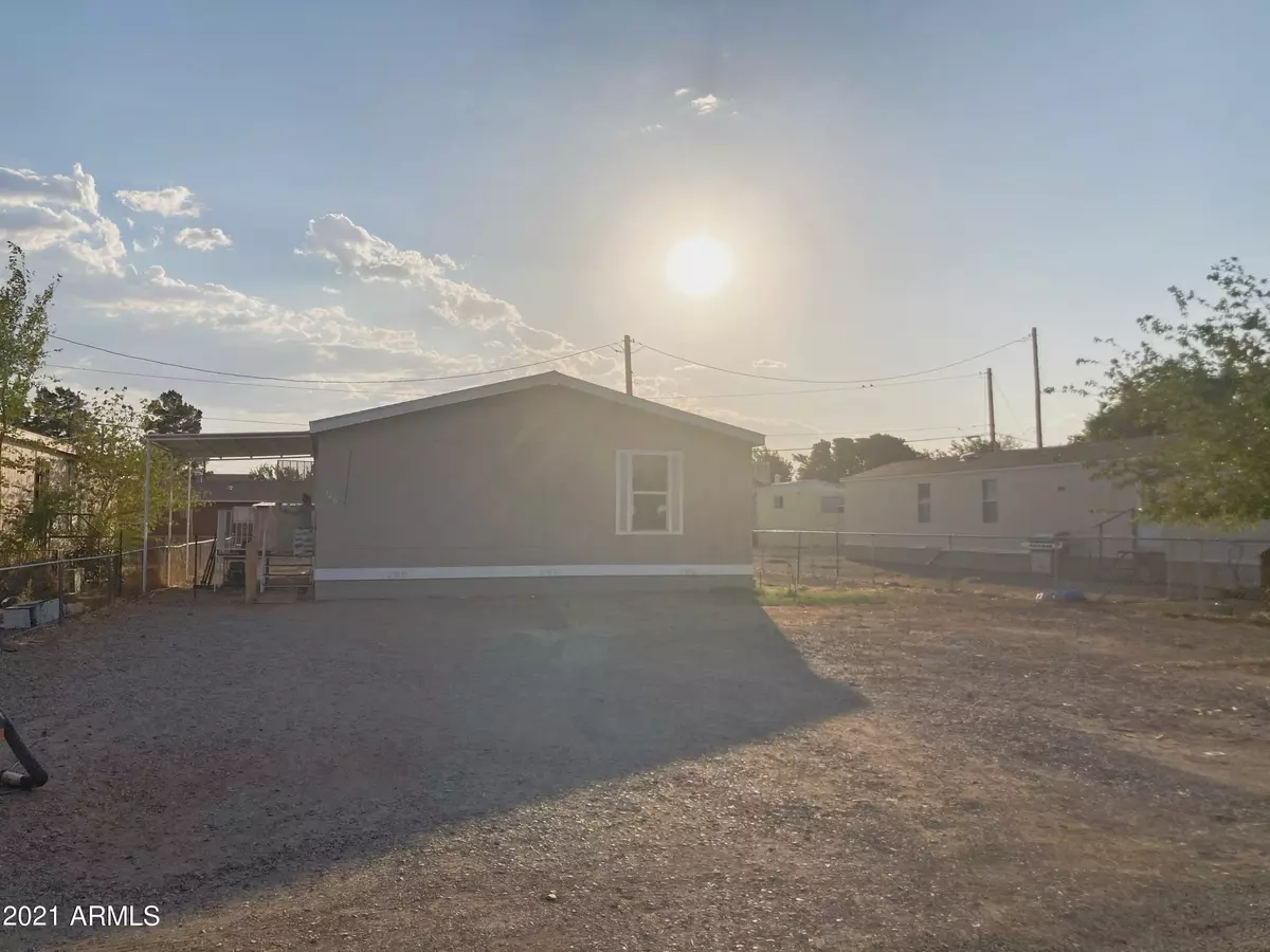 Safford, AZ 85546,946 S 12TH Avenue