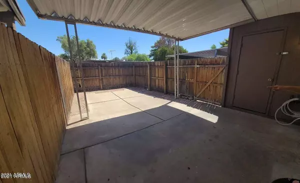 4614 W DESERT CREST Drive, Glendale, AZ 85301