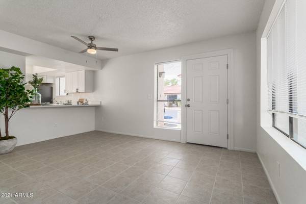 Phoenix, AZ 85032,2849 E BECK Lane #1