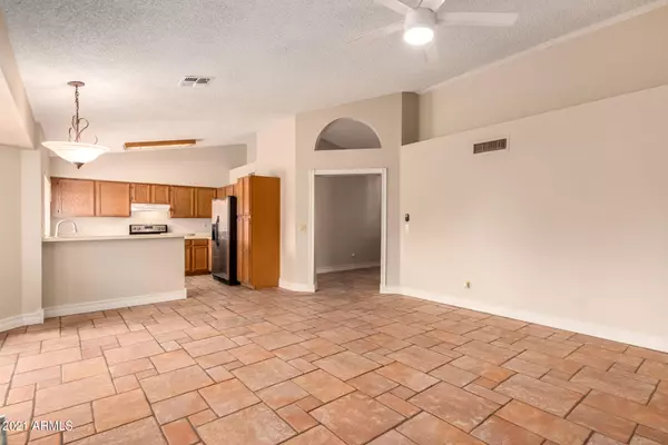 Glendale, AZ 85303,7695 W San Juan Avenue