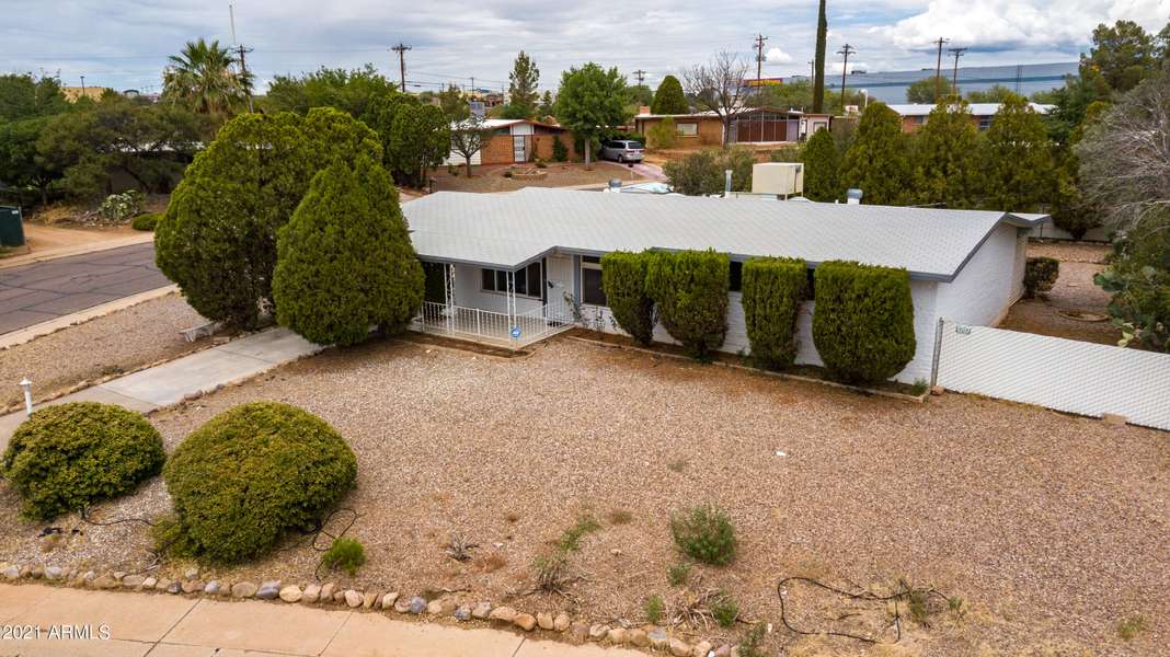 301 TREE TOP Avenue, Sierra Vista, AZ 85635