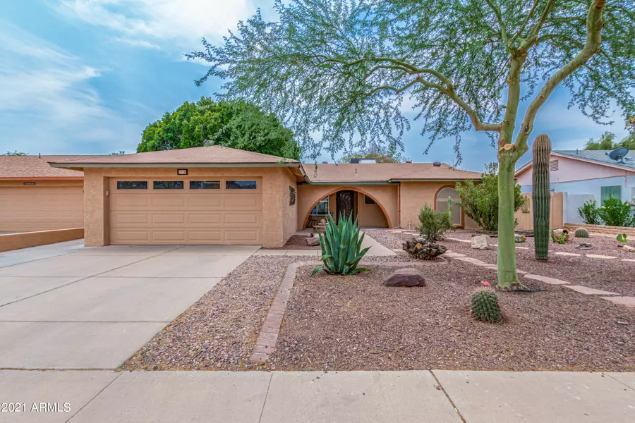 2721 W NOPAL Circle, Mesa, AZ 85202