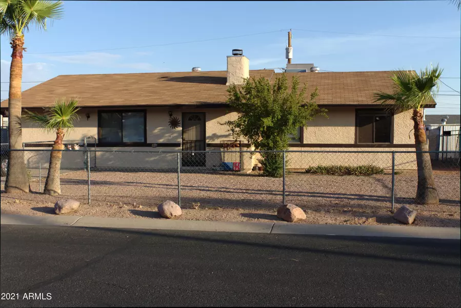 715 E QUAIL Avenue, Apache Junction, AZ 85119