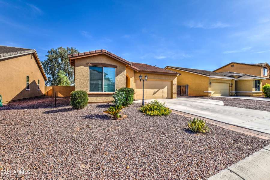 1761 W Half Moon Circle, San Tan Valley, AZ 85144