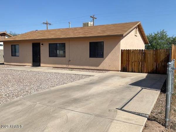 105 S SANTA CRUZ Road, Huachuca City, AZ 85616