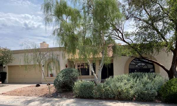 1047 W LAKERIDGE Drive, Gilbert, AZ 85233