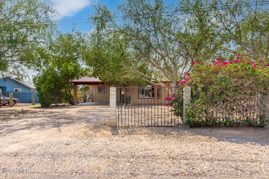 332 S MALCOLM Drive, Apache Junction, AZ 85120