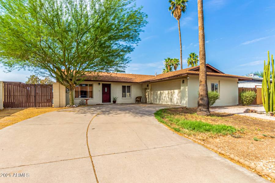 3719 W GELDING Drive, Phoenix, AZ 85053