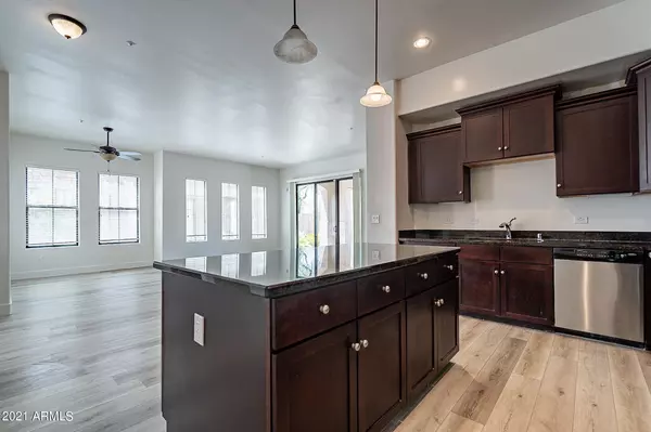 Phoenix, AZ 85045,15550 S 5TH Avenue #105