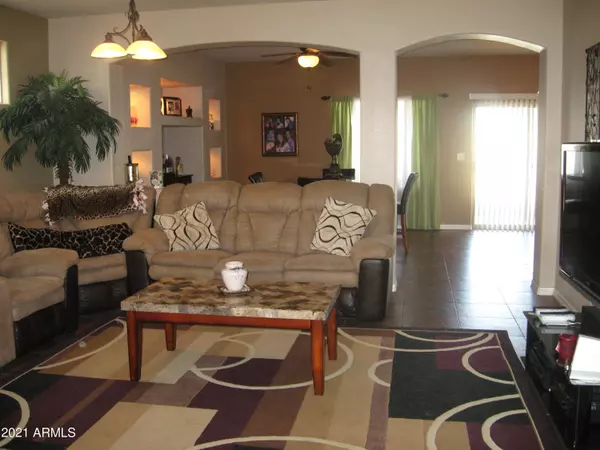 Phoenix, AZ 85041,8008 S 5TH Lane