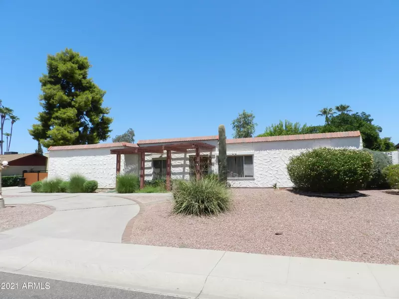 530 E CANTERBURY Lane, Phoenix, AZ 85022