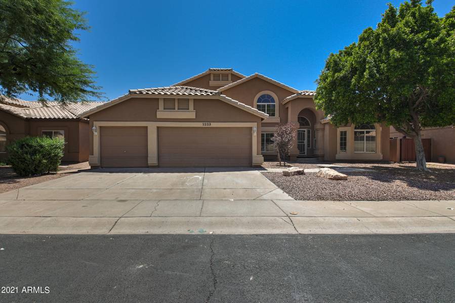 1223 W ISLANDIA Drive, Gilbert, AZ 85233