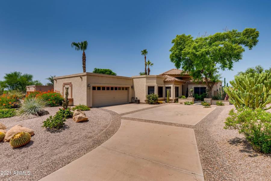 6214 E REDMONT Drive, Mesa, AZ 85215