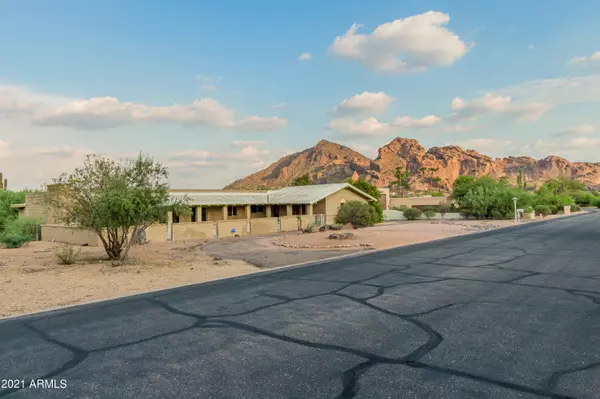 Paradise Valley, AZ 85253,6541 N 48TH Street