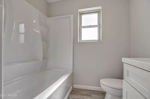 Phoenix, AZ 85028,3949 E PARADISE Drive