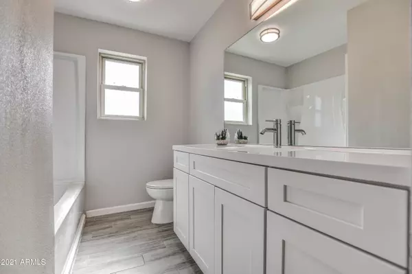 Phoenix, AZ 85028,3949 E PARADISE Drive