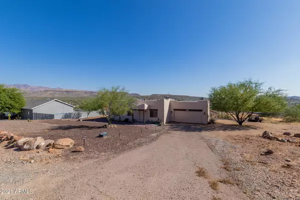 19455 E WYATT Way, Black Canyon City, AZ 85324