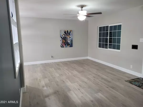 Phoenix, AZ 85013,1106 W GLENROSA Avenue