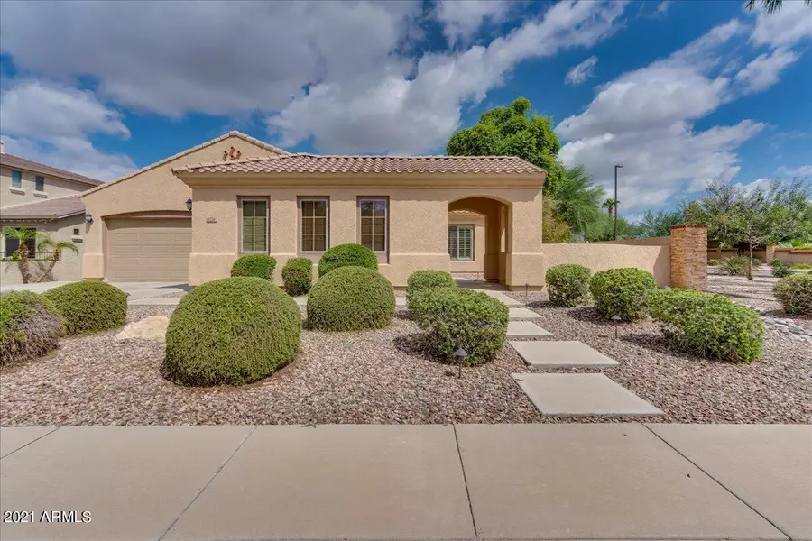 1274 E KINGBIRD Drive, Gilbert, AZ 85297