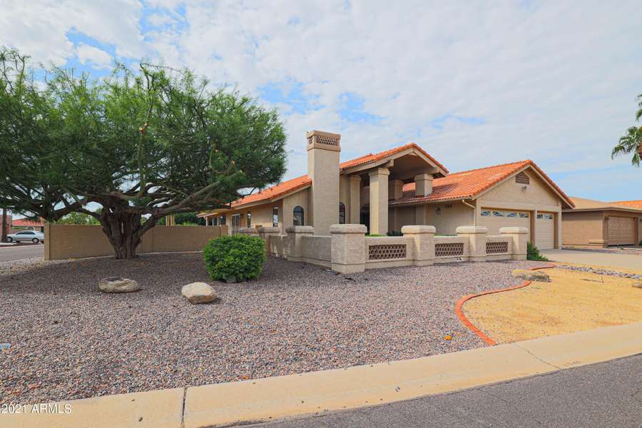 10441 E CHESTNUT Drive, Sun Lakes, AZ 85248