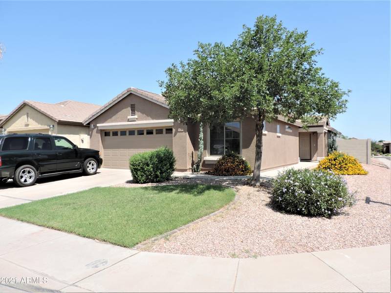 928 W DESERT HILLS Drive, San Tan Valley, AZ 85143