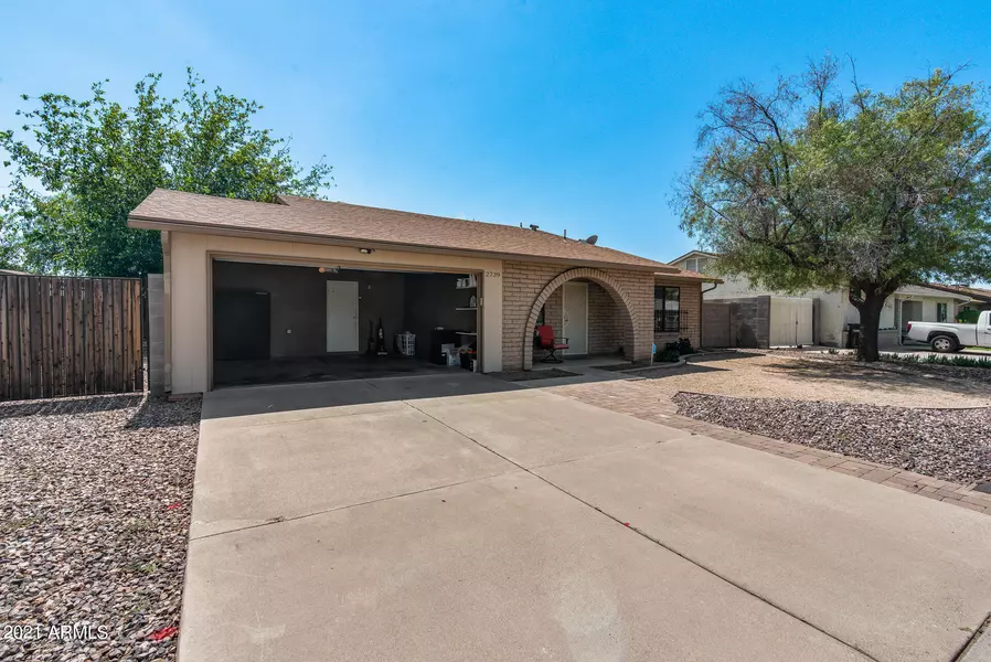 2739 W MICHELLE Drive, Phoenix, AZ 85053