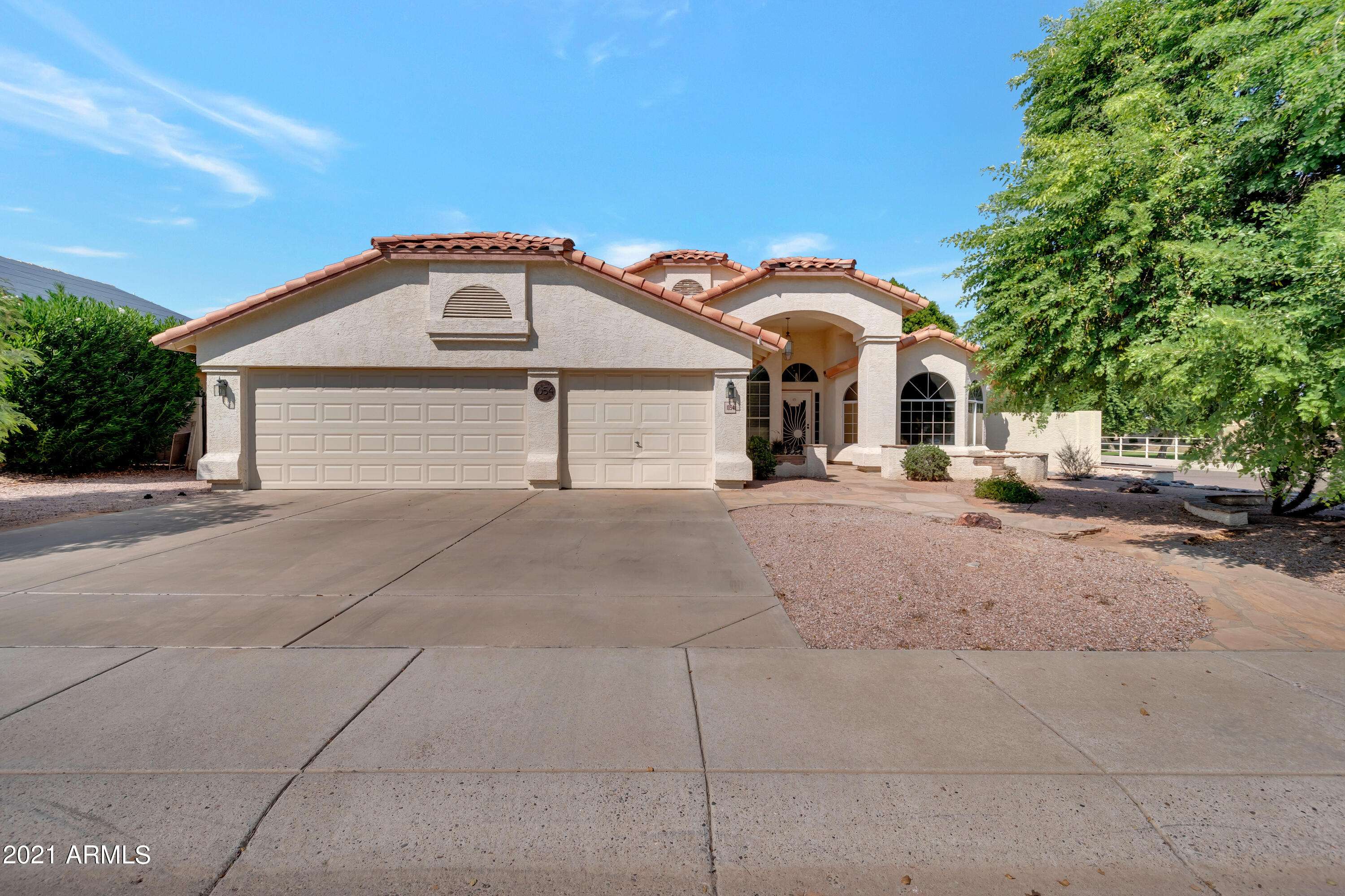 1054 W LARONA Lane, Tempe, AZ 85284