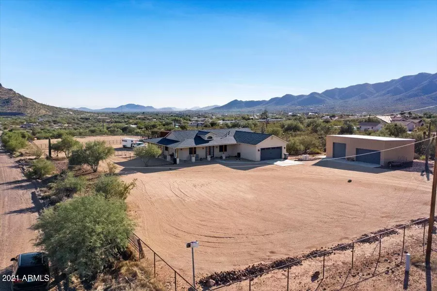 411 E VENADO Drive, New River, AZ 85087