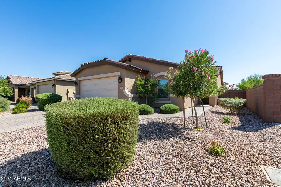 945 W BANYAN Avenue, San Tan Valley, AZ 85140