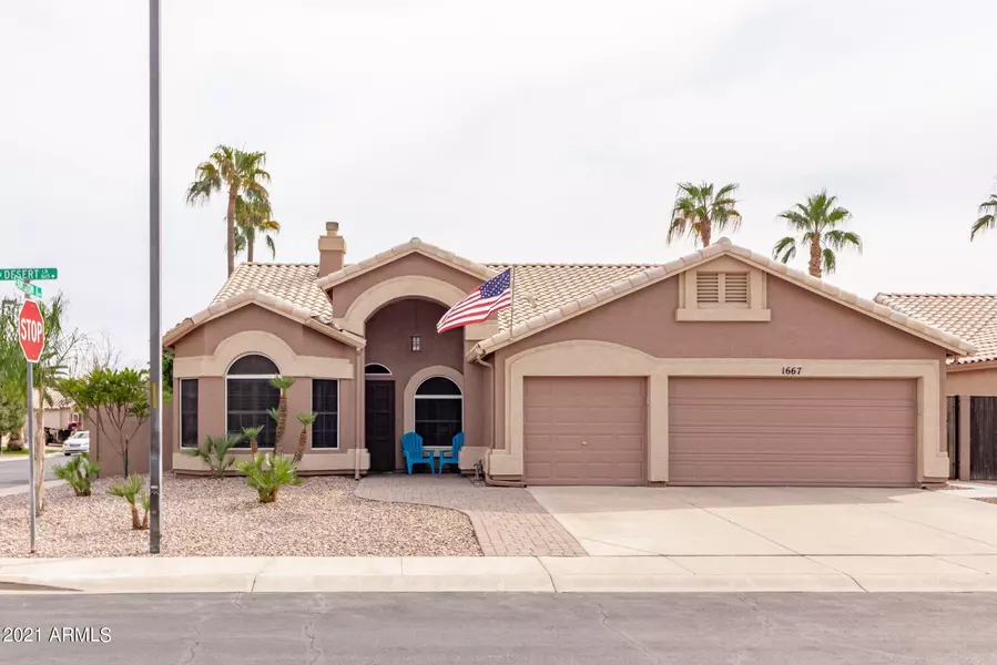 1667 W Desert Lane, Gilbert, AZ 85233