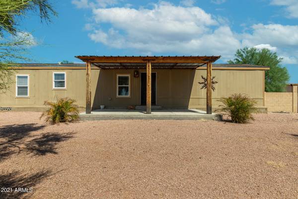 2960 W TEPEE Street, Apache Junction, AZ 85120