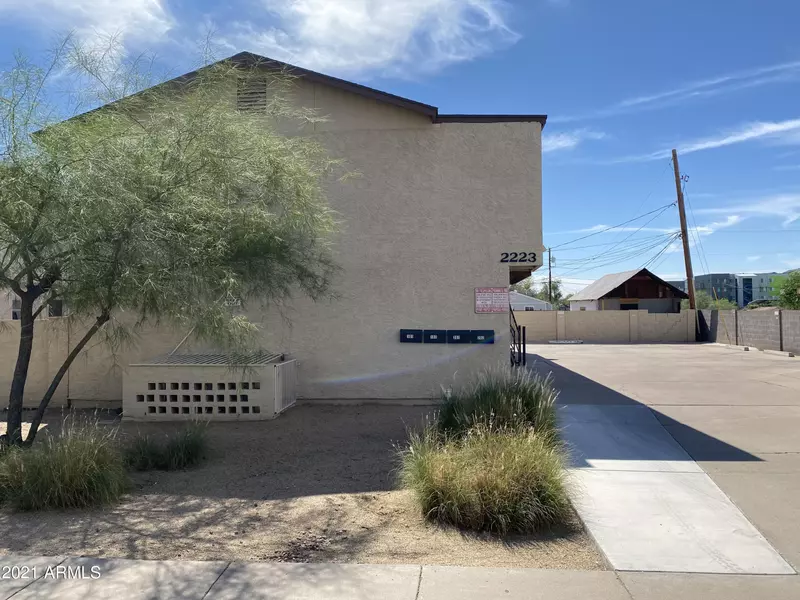 2223 W DORA Street, Mesa, AZ 85201