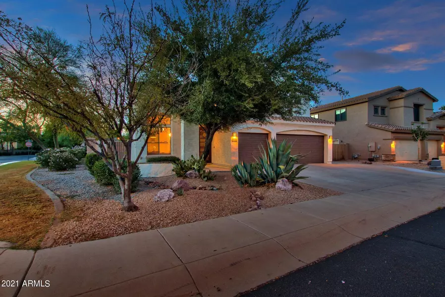 814 E Aquarius Place, Chandler, AZ 85249