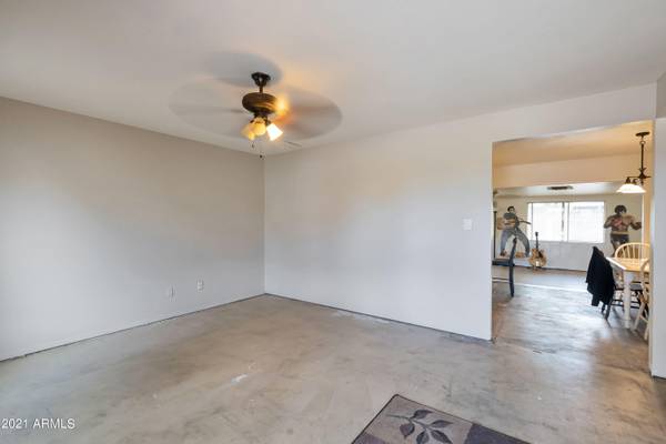 Phoenix, AZ 85053,3743 W REDFIELD Road