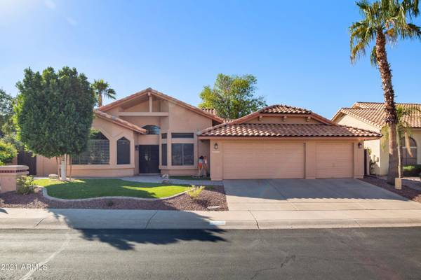 1032 S LAGOON Drive, Gilbert, AZ 85233