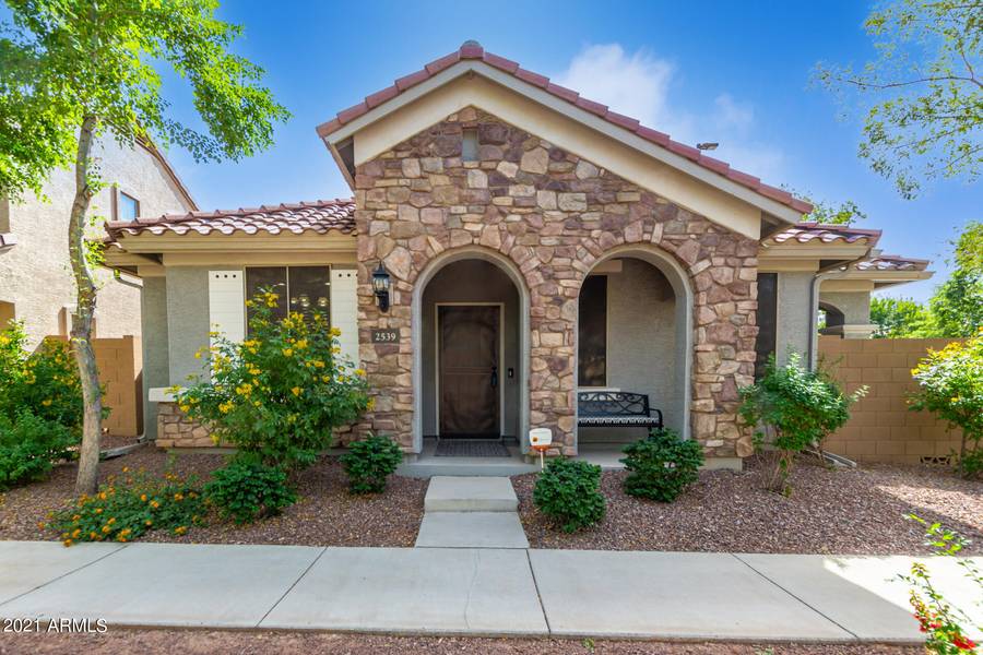 2539 S PENROSE Drive, Gilbert, AZ 85295