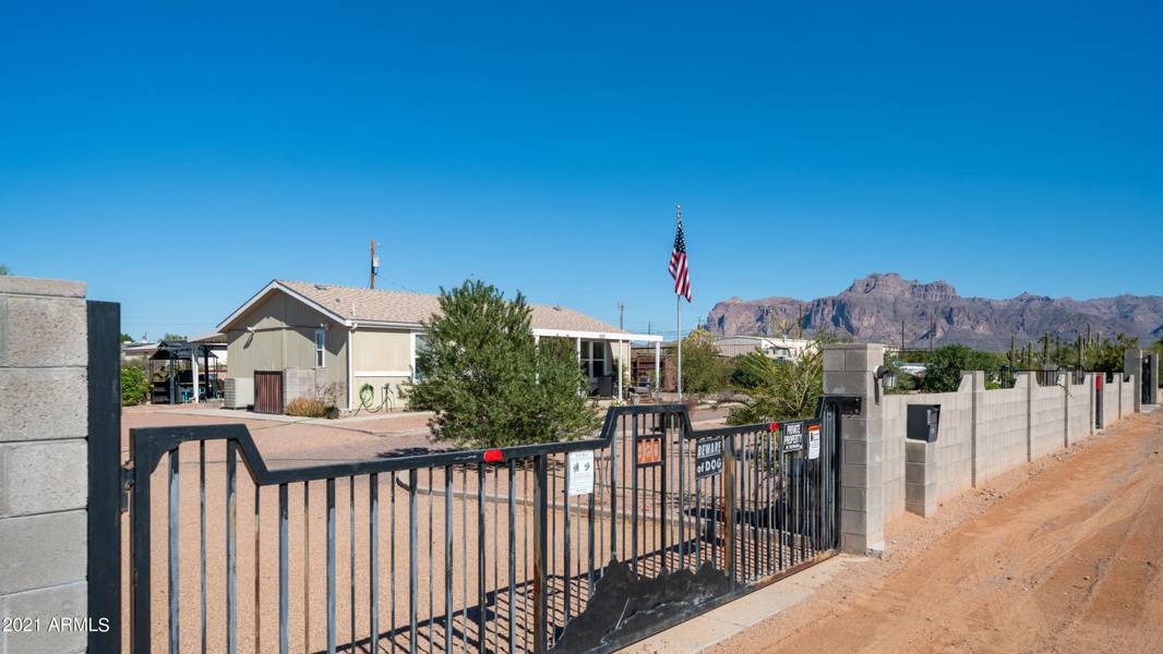 920 E 2nd Avenue, Apache Junction, AZ 85119