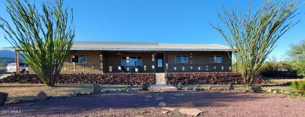 19080 E INDIAN HILLS Drive, Black Canyon City, AZ 85324